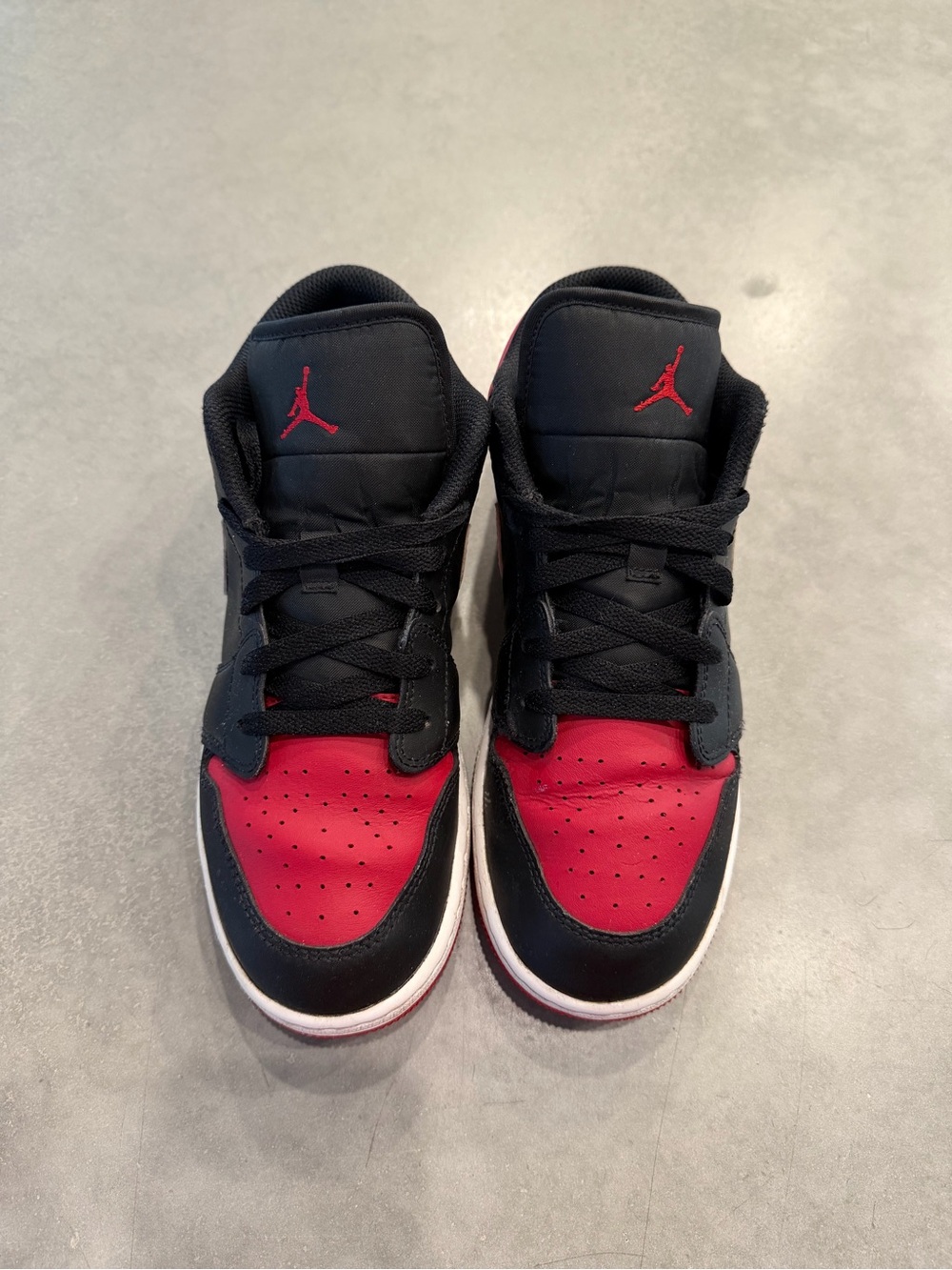 Nike Air Jordan Kids Black and Red High-Top Sneakers. Boys Size 7